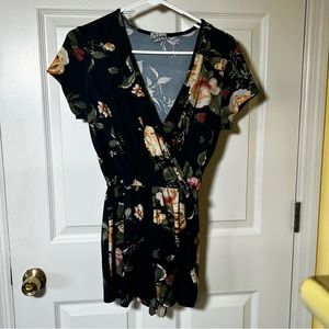 Shorts romper with flowers